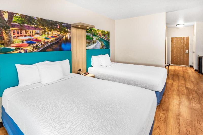 Studio Suite with Two Queen Beds - Non-Smoking image 4