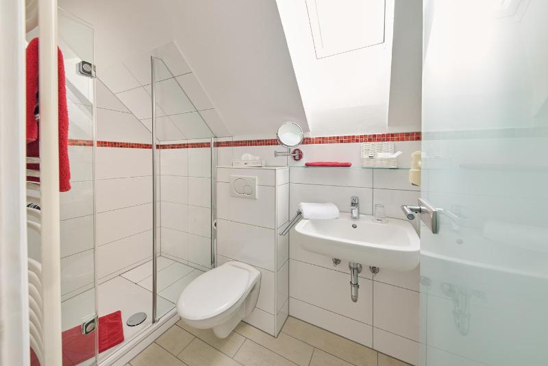 Single Room image 3