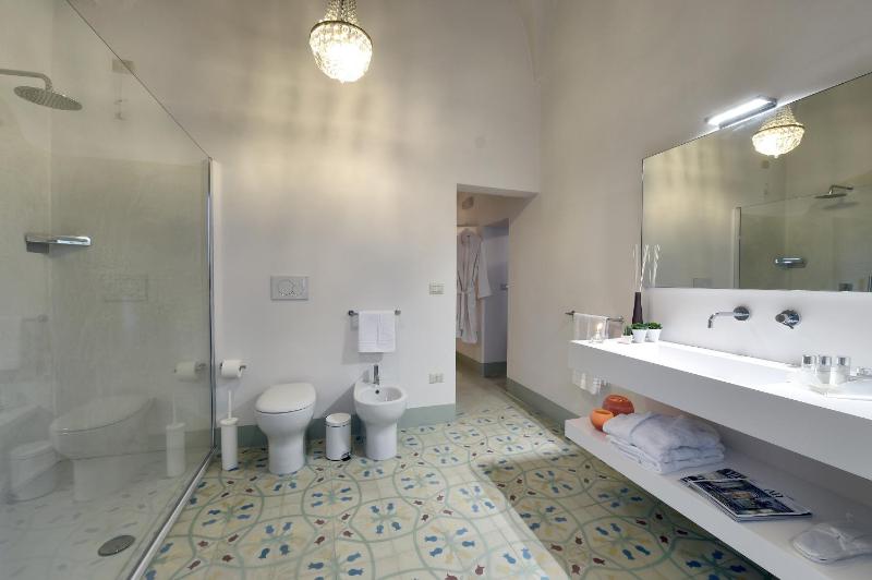 Junior Suite with Balcony image 2