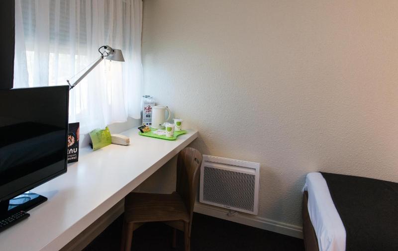2 Single Beds One Junior Bed (Up To One0 Years) - Room Next Generation image 4