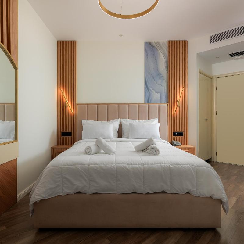 Double Room with Sea View image 4