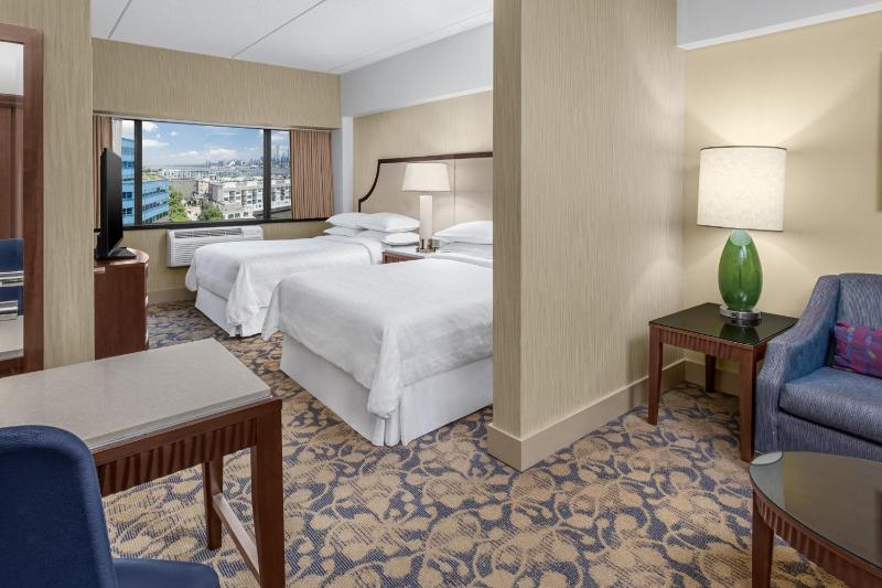 Double Room image 3