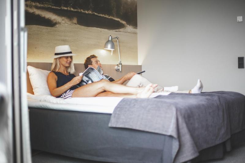Twin Room with Sea View image 4