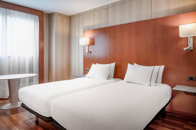 Standard Plus Twin Room image 1