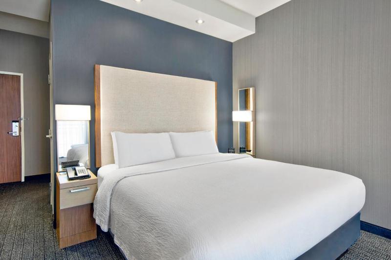 King Room with Sofa Bed image 1