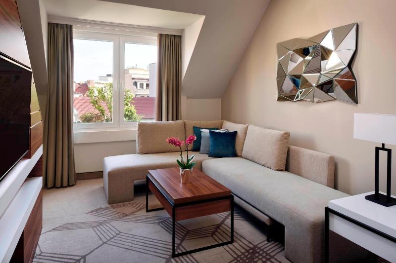 Duplex Suite, M Club access, 2 Floor Suite, 1 King image 4