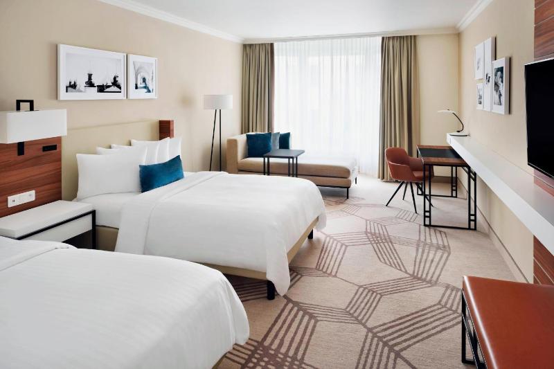 Deluxe Guest room, 2 Queen image 3