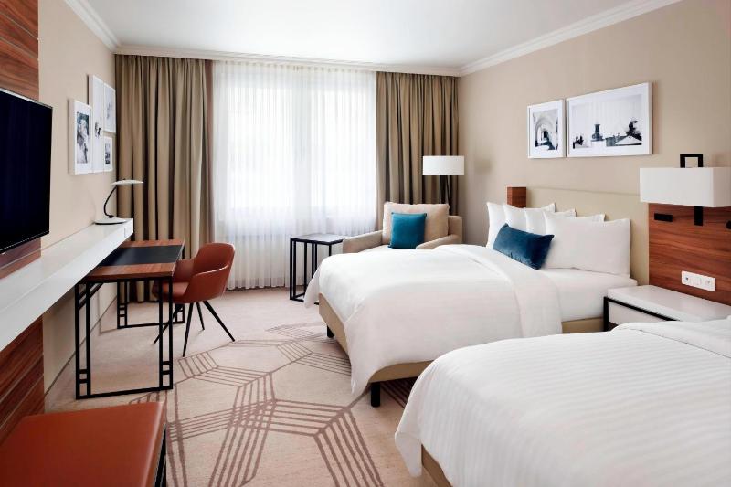 Deluxe Guest room, 2 Queen image 4