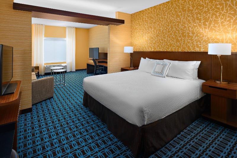Executive King Suite with Sofa Bed image 2