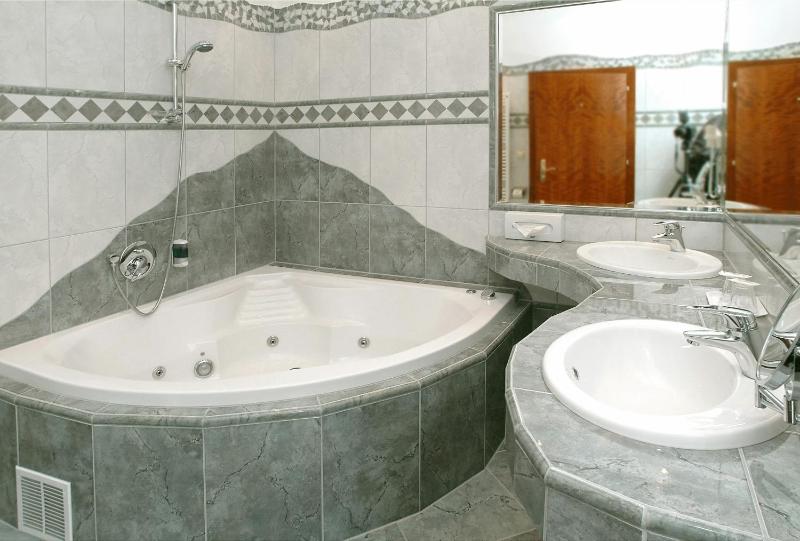 Double Room with Whirlpool image 4