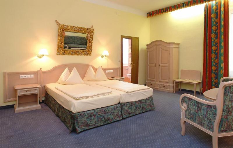 Double Room with Whirlpool image 2