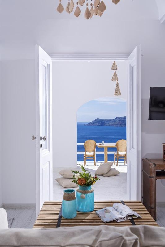 Full Moon Villa with Sea View and Private Heated Plunge Pool image 1