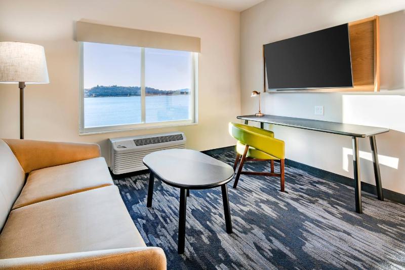 King Suite with 1 King & Sofa Bed, Lake View image 4