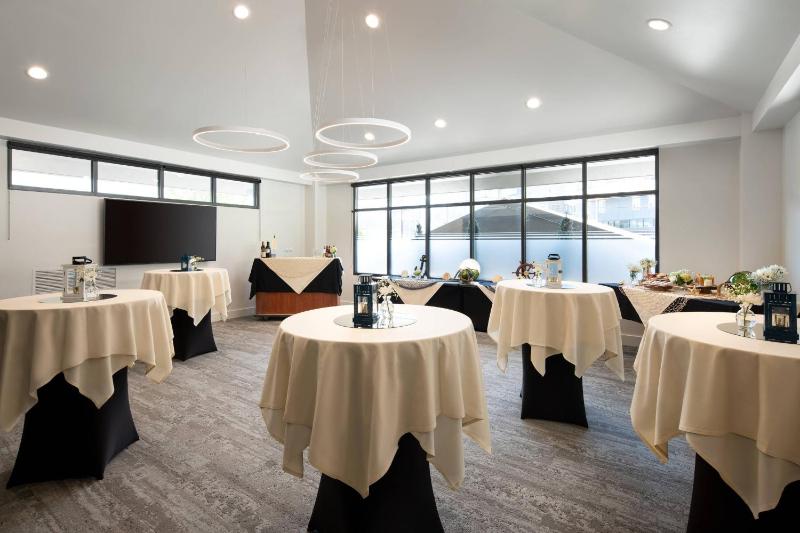 Courtyard by Marriott Seattle Downtown/Lake Union - image 13