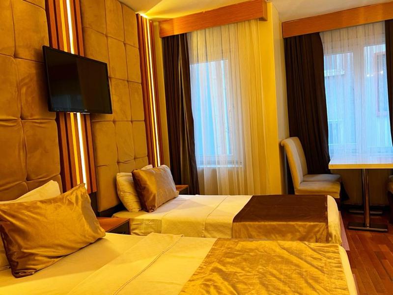 Standard Quadruple Room image 4