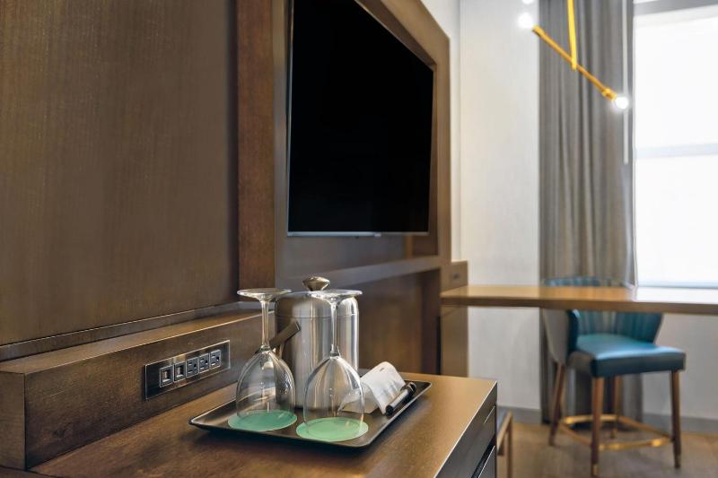 Standard King Room - Non-Smoking  image 1
