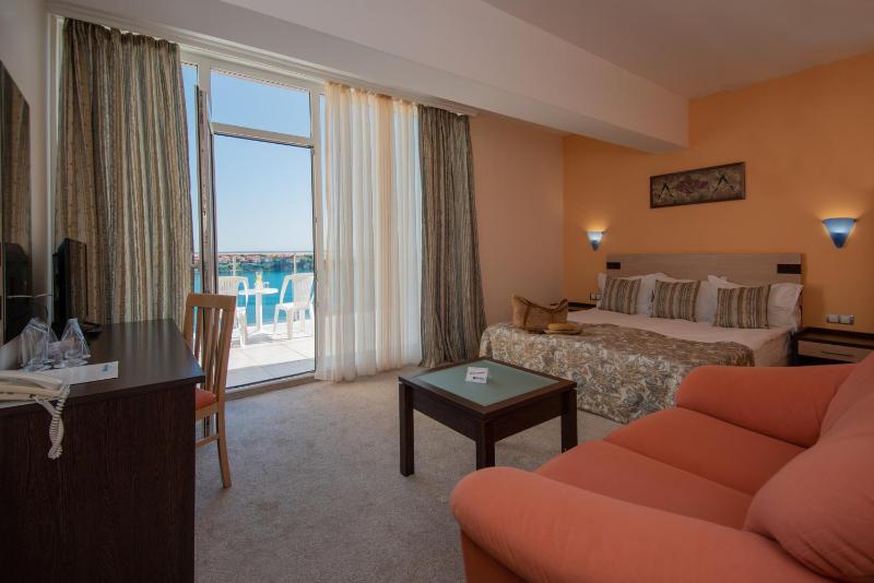 Deluxe Twin Room with Sea View image 1