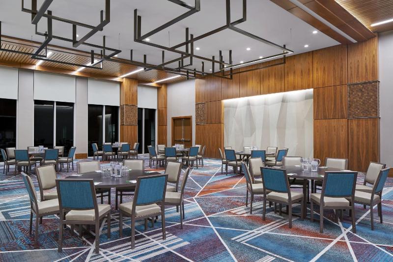 Courtyard by Marriott Washington Downtown/Convention Center - image 2