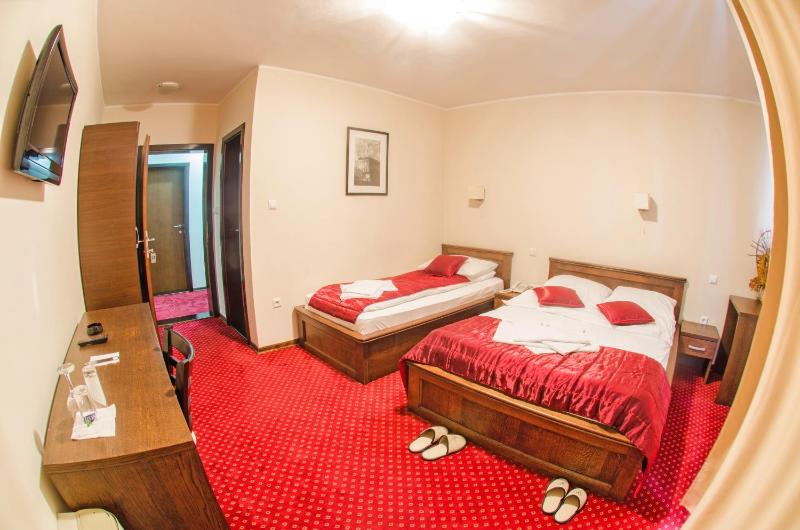 Double Room with Balcony image 3