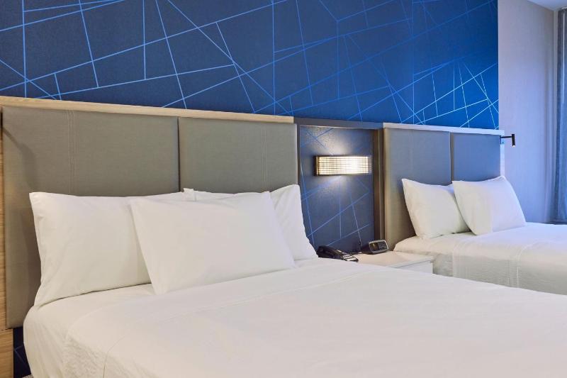 Suite with Two Queen Trundle Beds  image 4