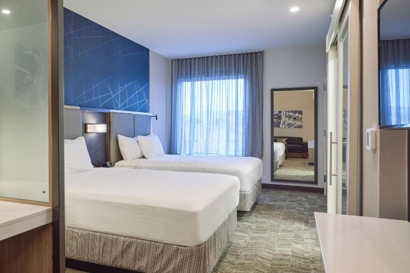 Suite with Two Queen Trundle Beds  image 3