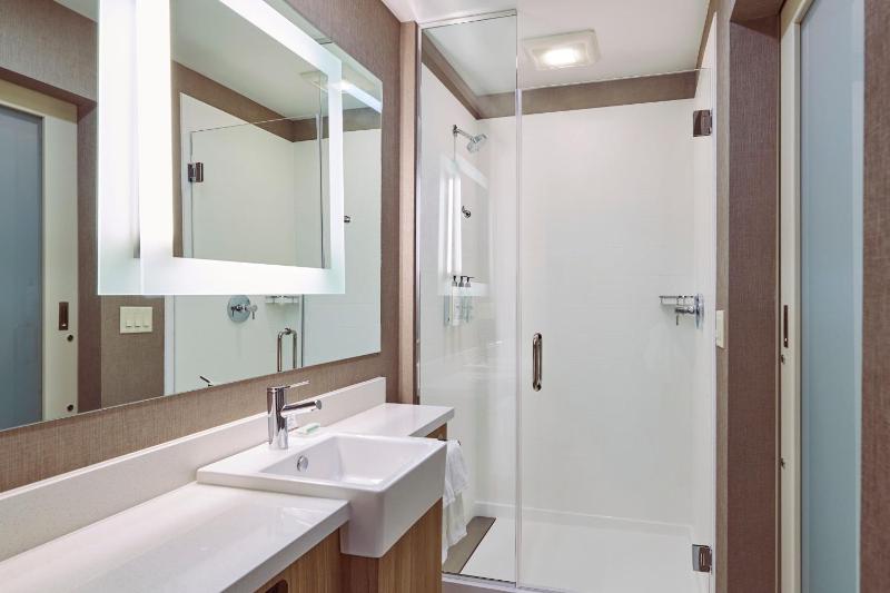 King Suite with Trundle Bed image 3