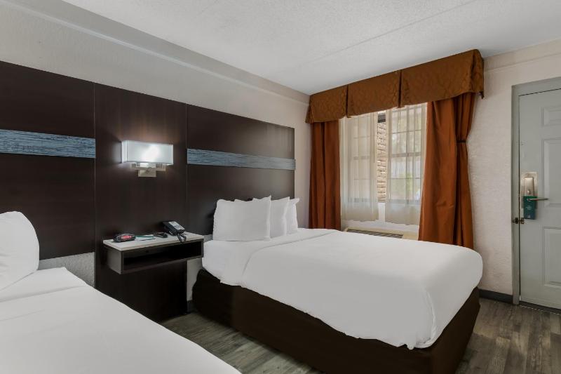 Double Room with Two Double Beds - Accessible/Non-Smoking image 2