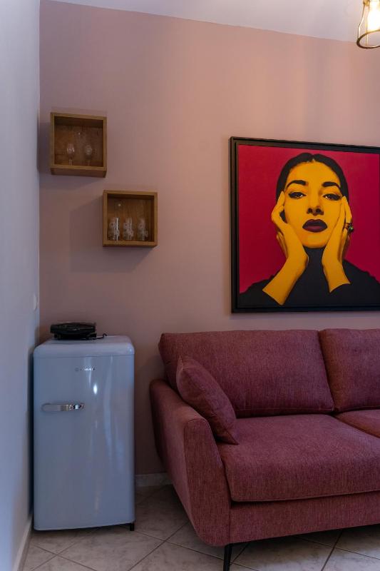 Ideal House - image 34