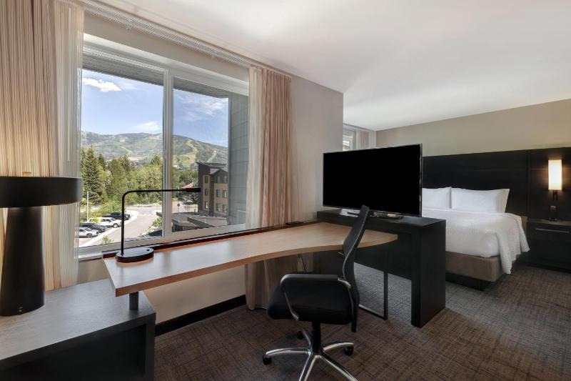 Studio King Room with Sofa Bed Mountain Creek View image 1