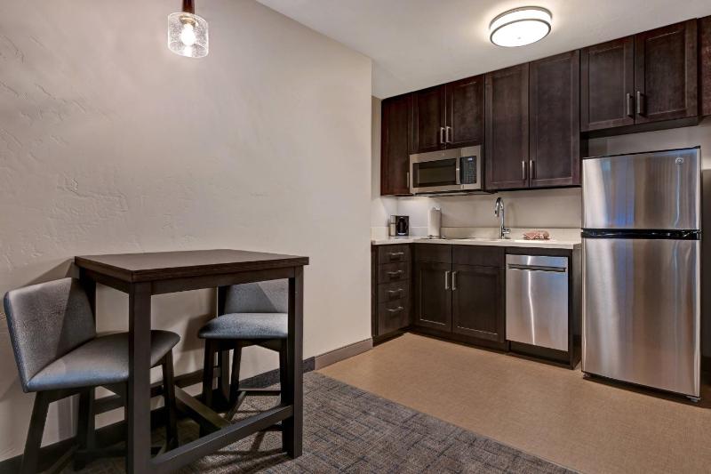 Studio King Room with Sofa Bed Mountain Creek View image 4