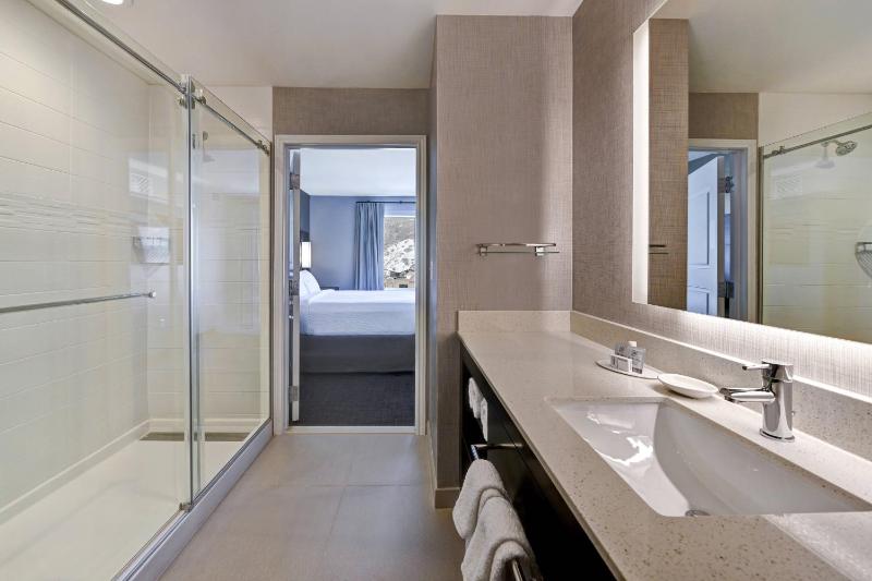 Two-Bedroom Suite image 3