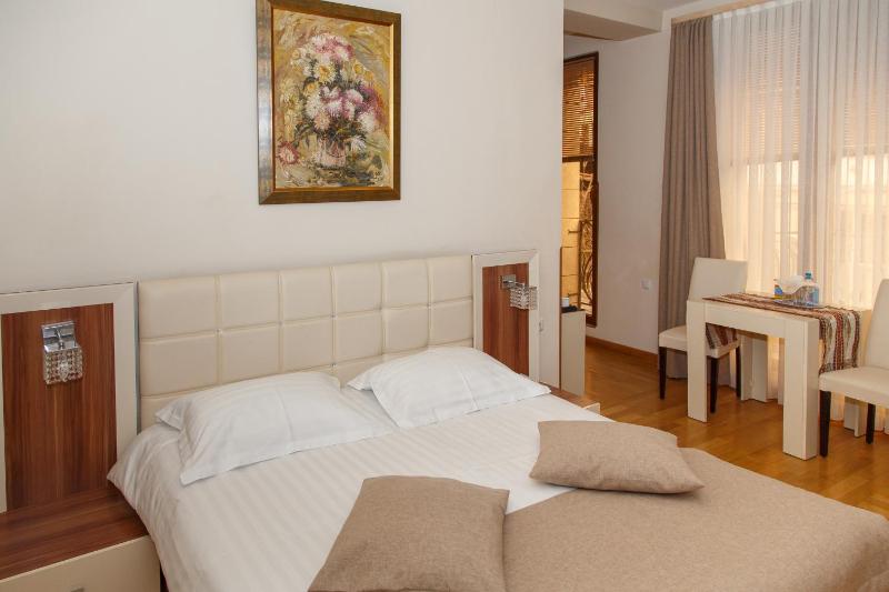 Deluxe Double Room image 1
