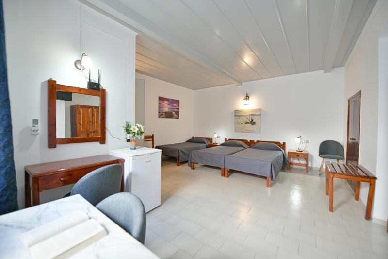 Standard Triple Room image 1
