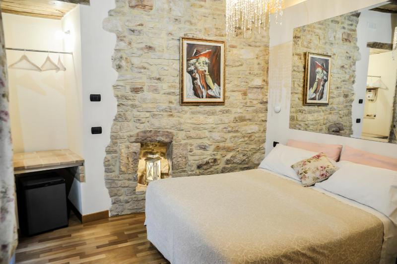 Double Room image 3