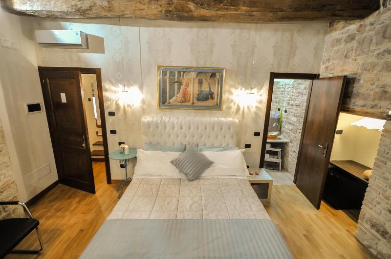 Superior Double or Twin Room image 4
