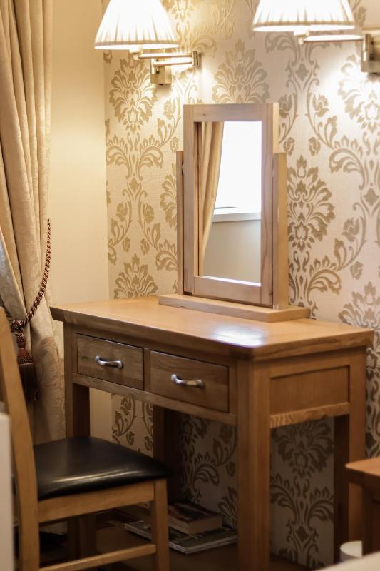 Deluxe Double Room with Shower image 3