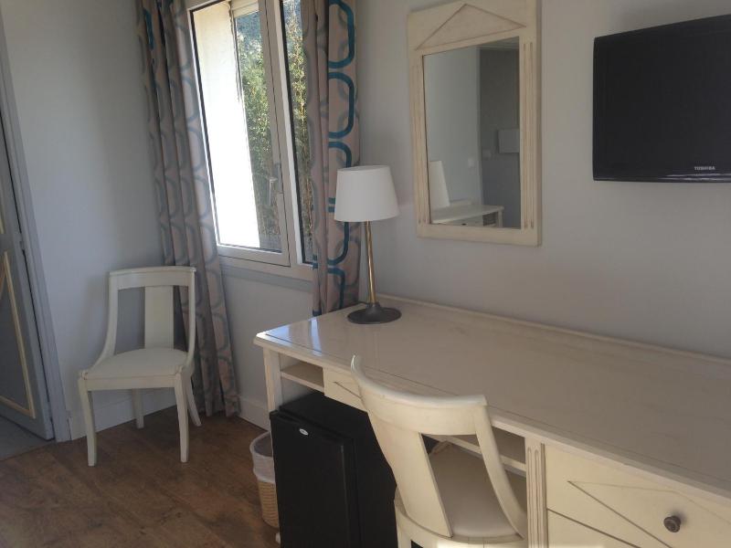 Twin Room with Sea View - First Floor image 3
