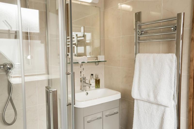 Deluxe Double Room with Shower image 2