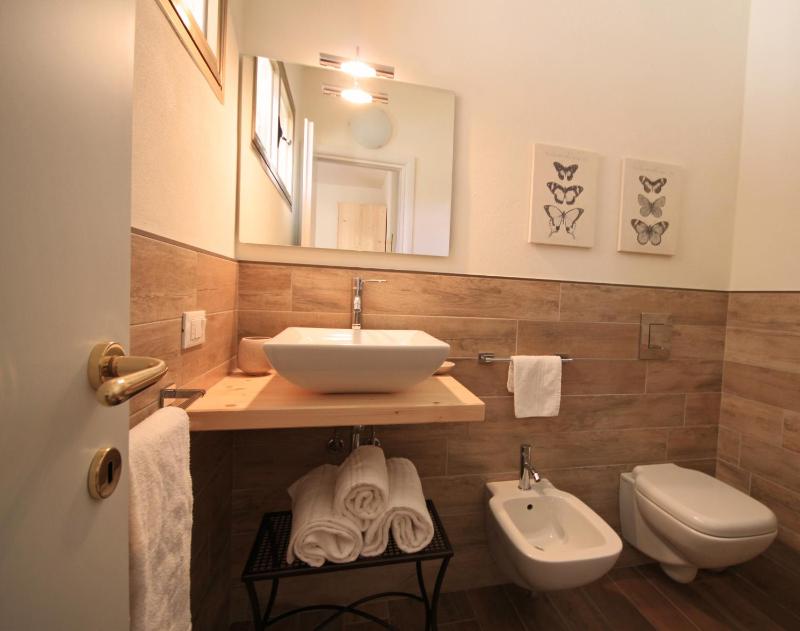 One-Bedroom Apartment image 3