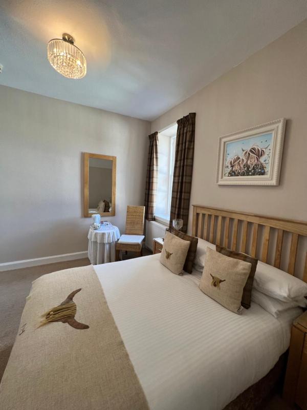 Double Room image 3