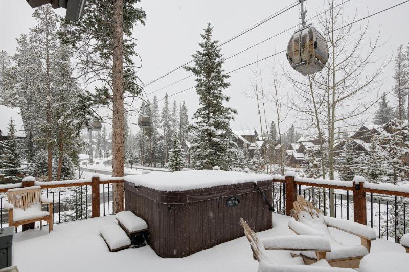 Shock Hill Chalet: 100 Yards to Mid-Station Gondola - image 34