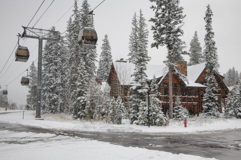 Shock Hill Chalet: 100 Yards to Mid-Station Gondola - image 42
