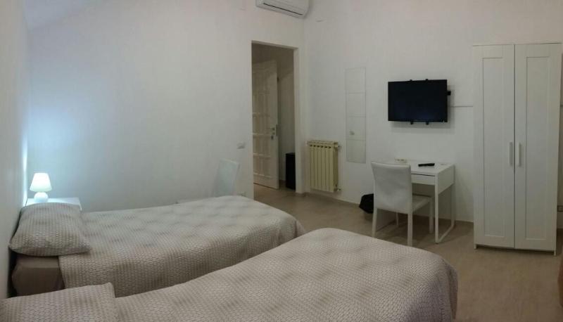 King Room with Garden View image 3