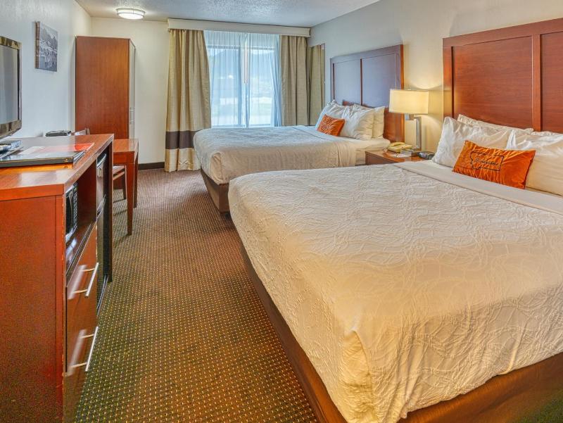 Queen Room with Two Queen Beds - Non-Smoking image 2