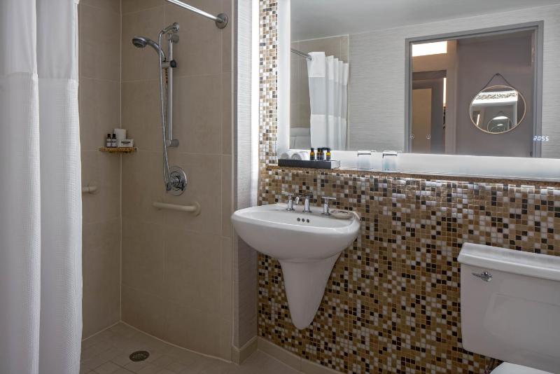 King Room with Accessible Shower - Disability Access image 3