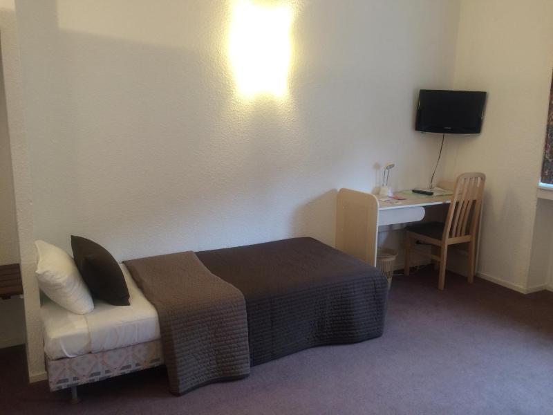 Family Room image 3