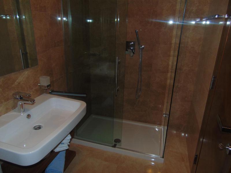 Two-Bedroom Apartment (6 Adults) image 2