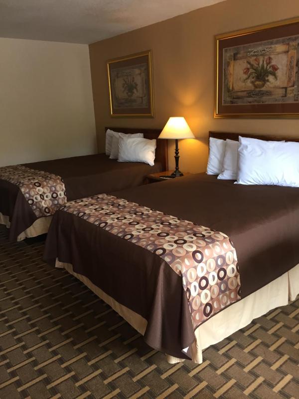 Double Queen Smoking Guestroom image 2