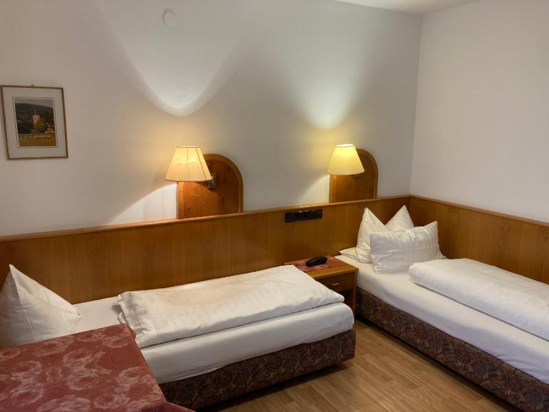 Double Room with Balcony image 3