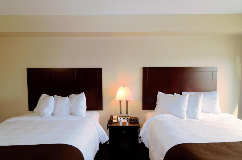 Standard Queen Room image 3